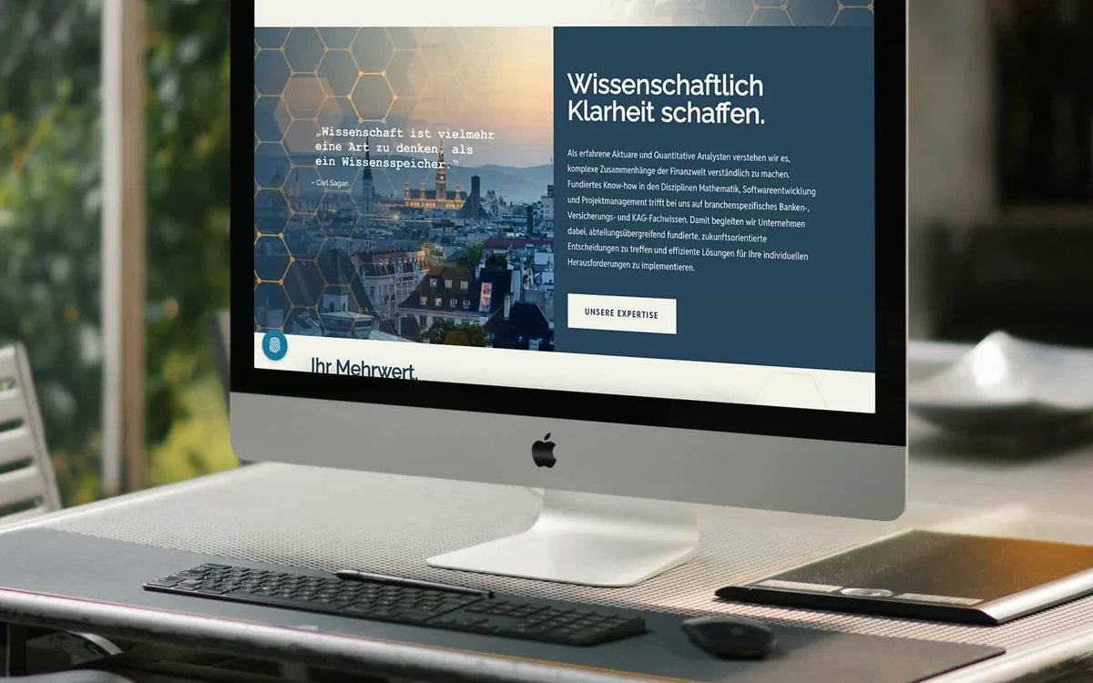 Die ActuQuant-Website auf einem iMac.
